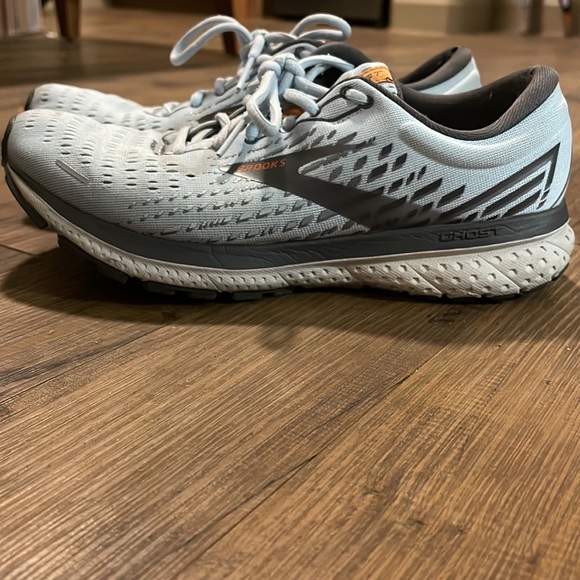 Brooks - Picture 2 of 9